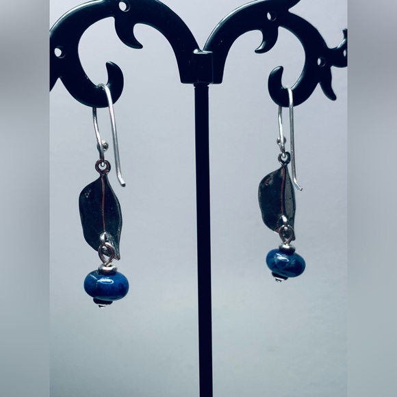 Silpada Vintage VERY RARE Sterling Leaf with Sodalite Bead French Wire E… - Picture 11 of 16